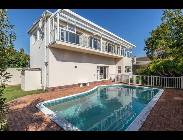 5 BEDROOM HOUSE FOR SALE IN CONSTANTIA